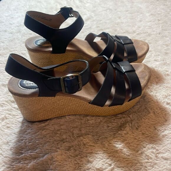 Clark artisan wedge sandals size 9 1/2 - Picture 1 of 9